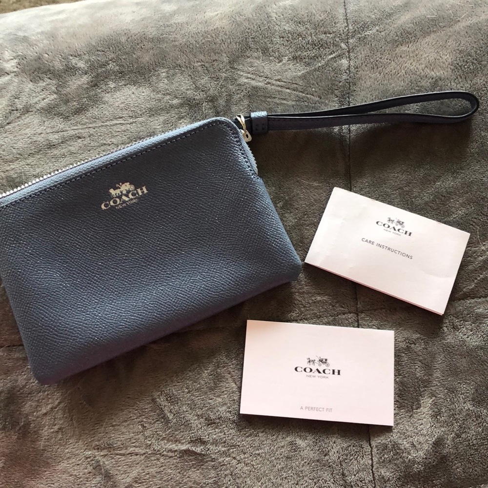 NEW W/O TAGS Blue Coach Wristlet